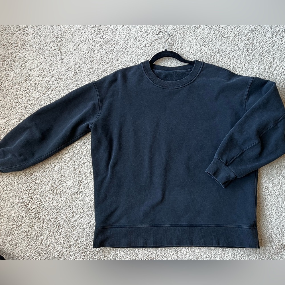 Lululemon oversize black sweatshirt. 6/8 or m/l.